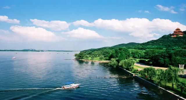 Moshan Meiyuan Pier of East Lake