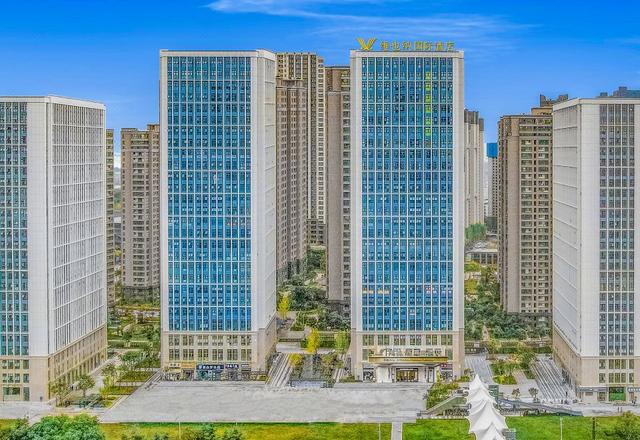 Vienna International Hotel (Kunming Xinluoshiwan South Bus and Subway Station)