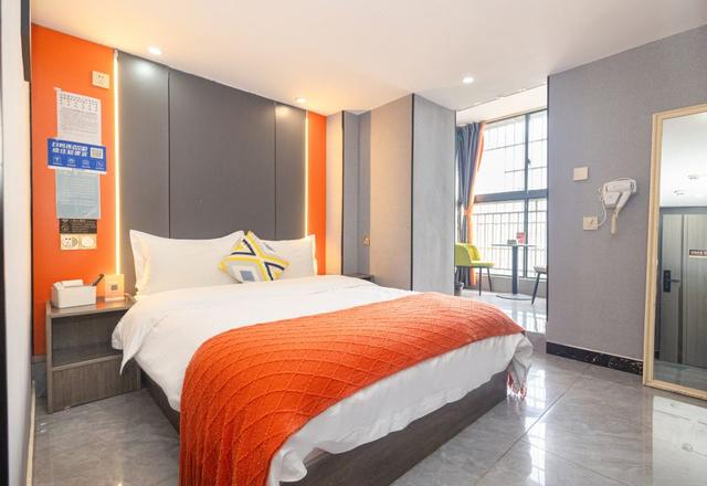 Family Hotel (Wuyi Square IFS International Financial Center)