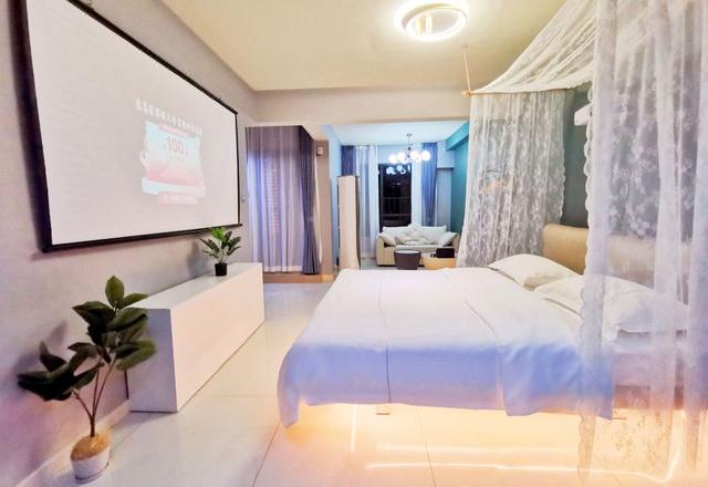 Orange Lakeside Apartment Hotel