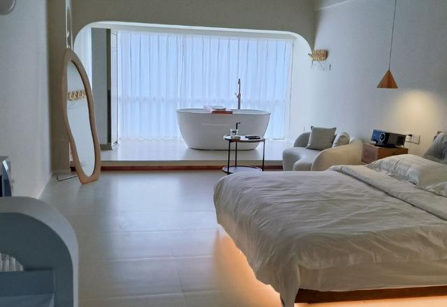 Golden Lake View Cinema Apartment