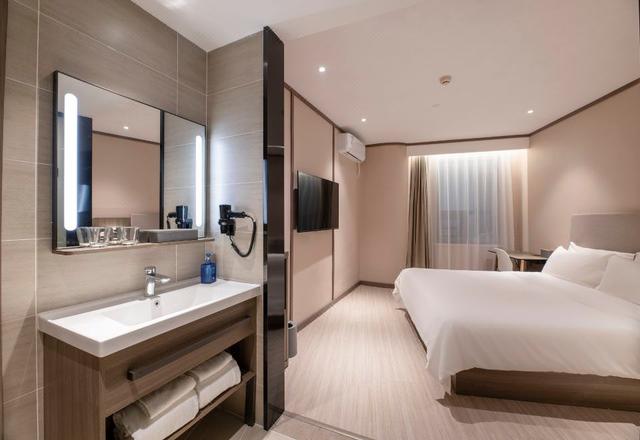 Hanting Hotel (Wuhan Qingshan Jianshe 2nd Road Metro Station)