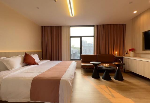 Live there (Shenzhen Longgang University Sports Center)