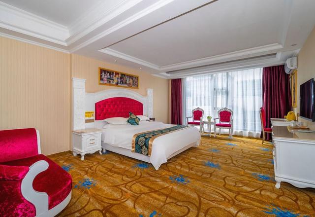 Guilin Jinweili Royal Hotel (Jinshan Square)