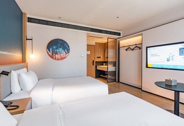 Hello Hotel (Weihai Half Moon Bay Bathing Beach)