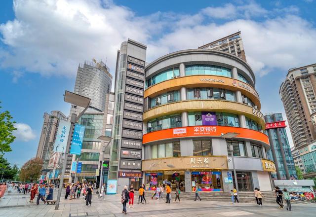 IU Hotel (Chongqing Yangjiaping Pedestrian Street Subway Station)