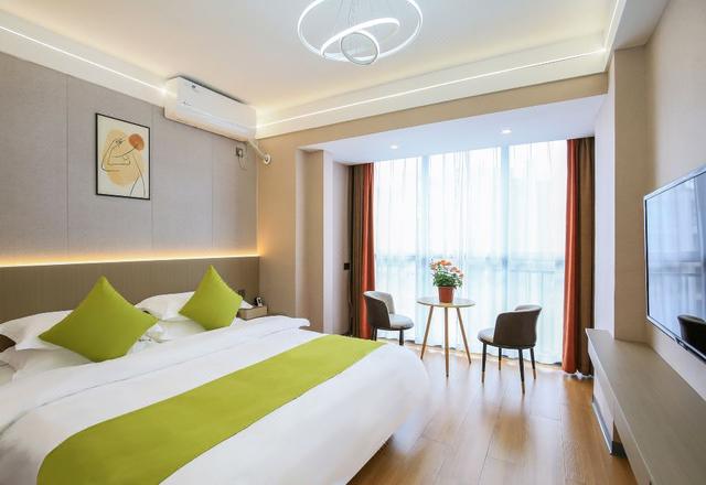 Junfu No. 1 Hotel (Guilin Seven Star Park Polytechnic University Screen Campus Store)