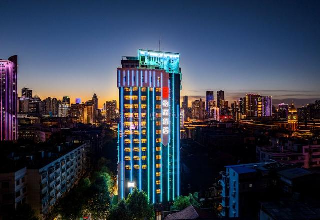 Yicheng Hotel, Jianghan Road Pedestrian Street, Wuhan