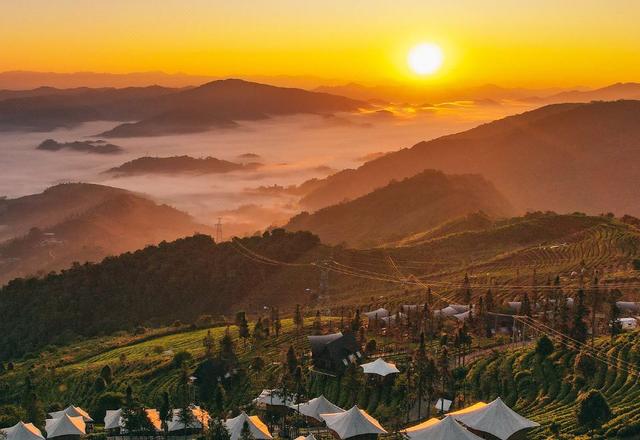 Yixiangshan Camp and Banshan Hotel