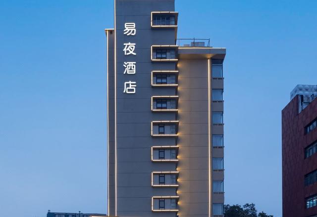 Eye Hotel