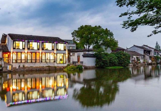 Tongli Qingyuan River View Holiday Inn