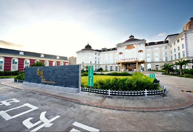 the Royal Pinnacle Hotel